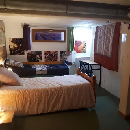 Ressource Au Chalet 게스트하우스 투르농쉬르론
